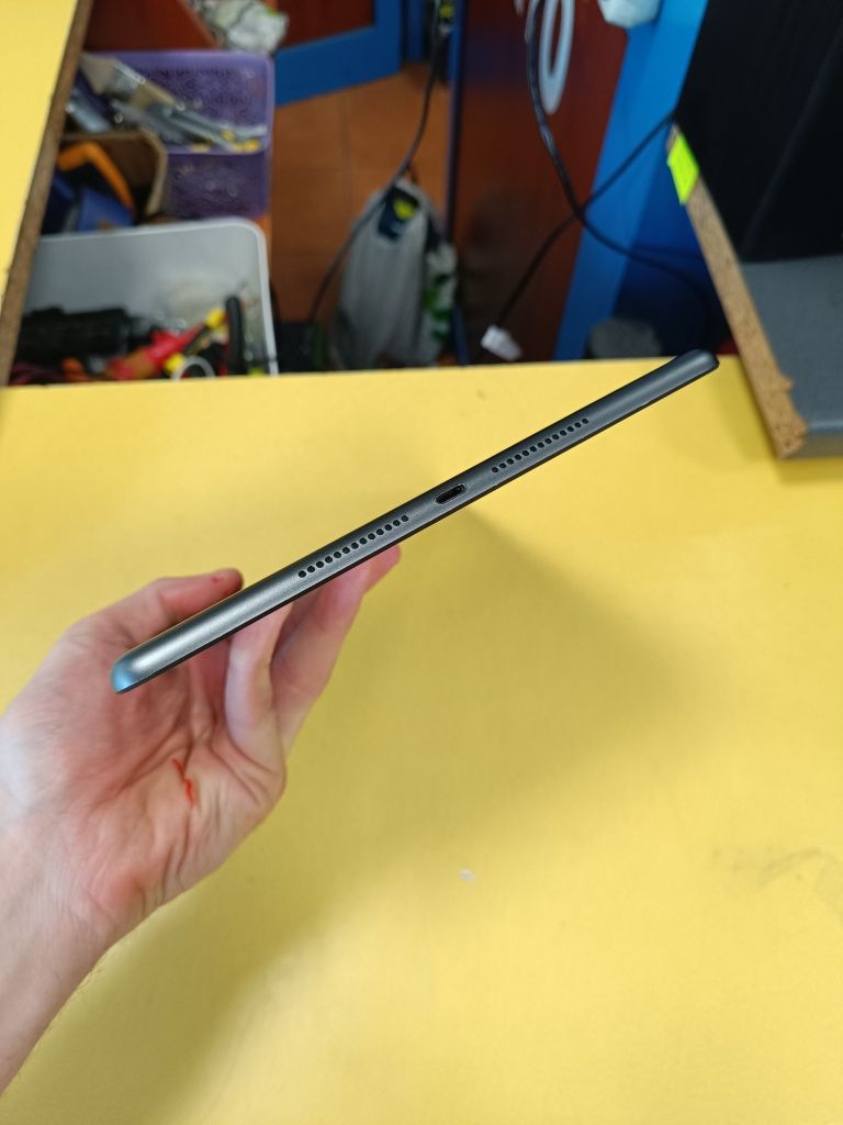Apple Ipad 9 Generacji Wi-Fi + Cellular / 64 GB / A2604 / GWARANCJA