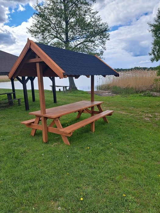 Stolik z ławkami zadaszony ławkostolik