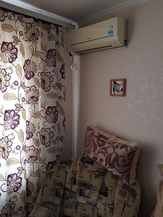 Продам велику 4-кімнатну квартиру в самому центрі