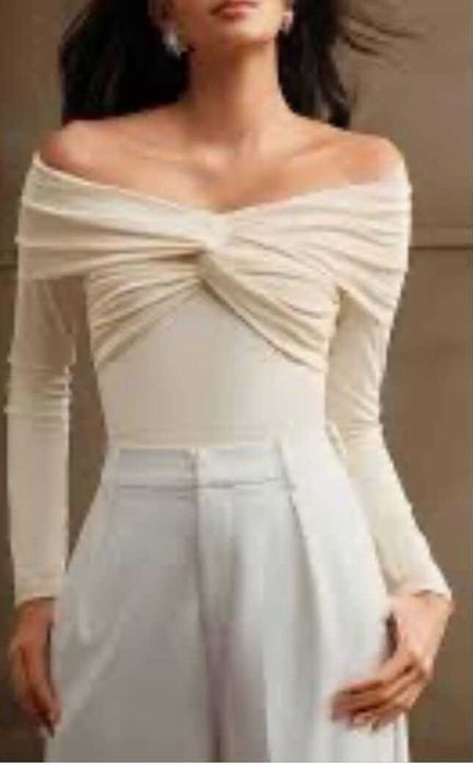 Модна кофтинка з відкритими плечами