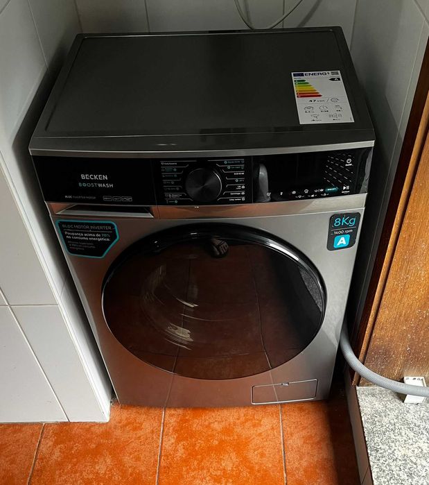 Máquina de Lavar Roupa BECKEN BOOSTWASH BWM8812IX