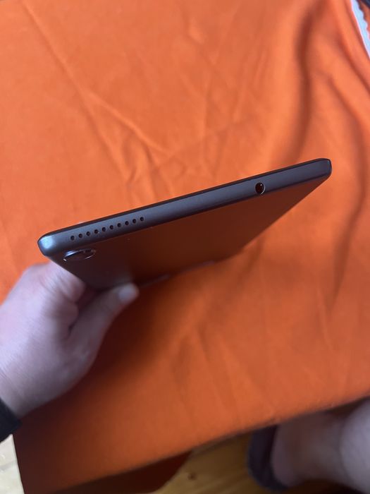 Продам пленшет Lenovo TB 850SF 2/32GB Tab M8