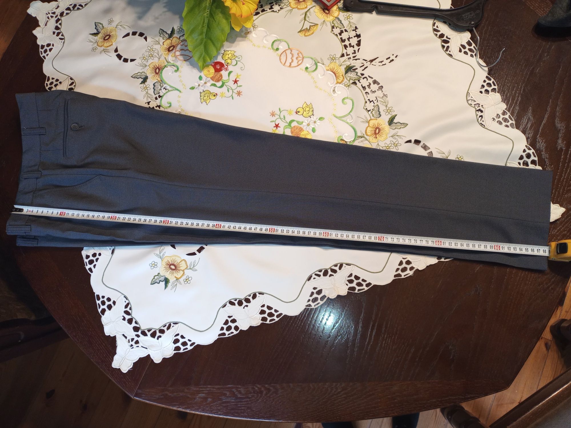 Garnitur EWTEX dla szczupłego mężczyzny na 170 cm wzrostu.