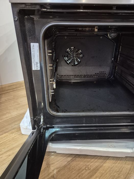 Piekarnik Electrolux, model EZA5420AOX.
Jest to wielofunkcyjny piekarn