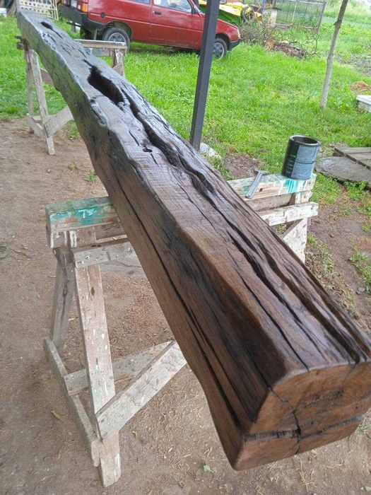 Балка із 130 річного амбарного дуба. Оброблена, пофарбована.