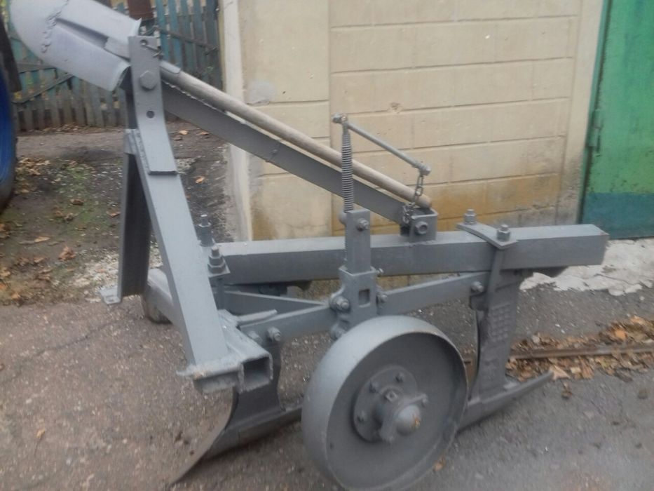 Продам 2 корпусний плуг на трактор Т-40