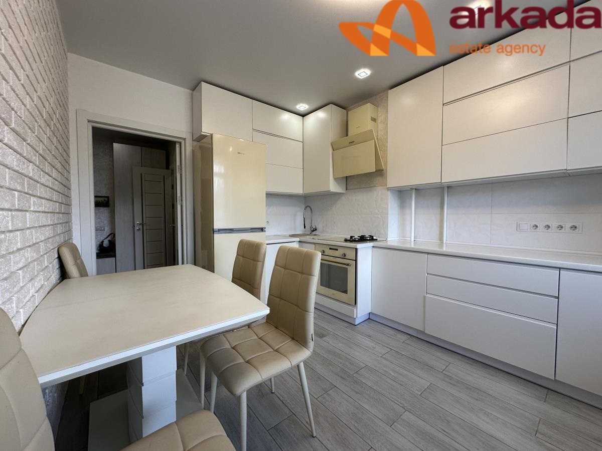 Продам однокімнатну квартиру в центрі курортного Яремче ЖК Скеля. 48м2