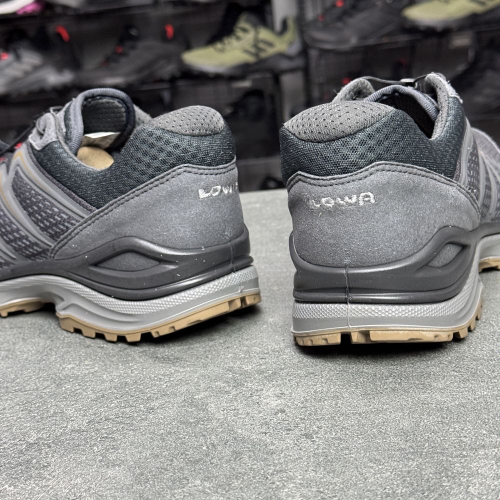 ОРИГІНАЛ 100% Кросівки LOWA Gore tex /44 р