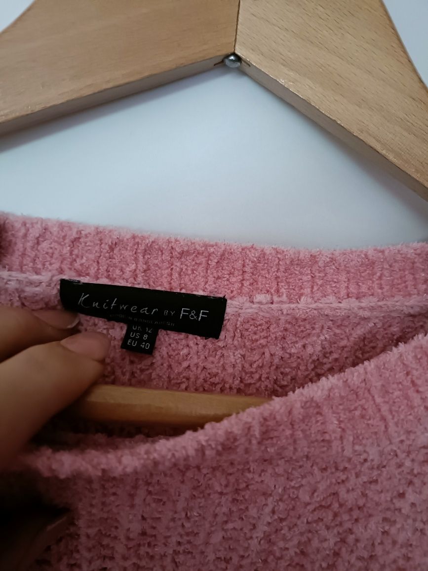 Ciepły różowy sweter