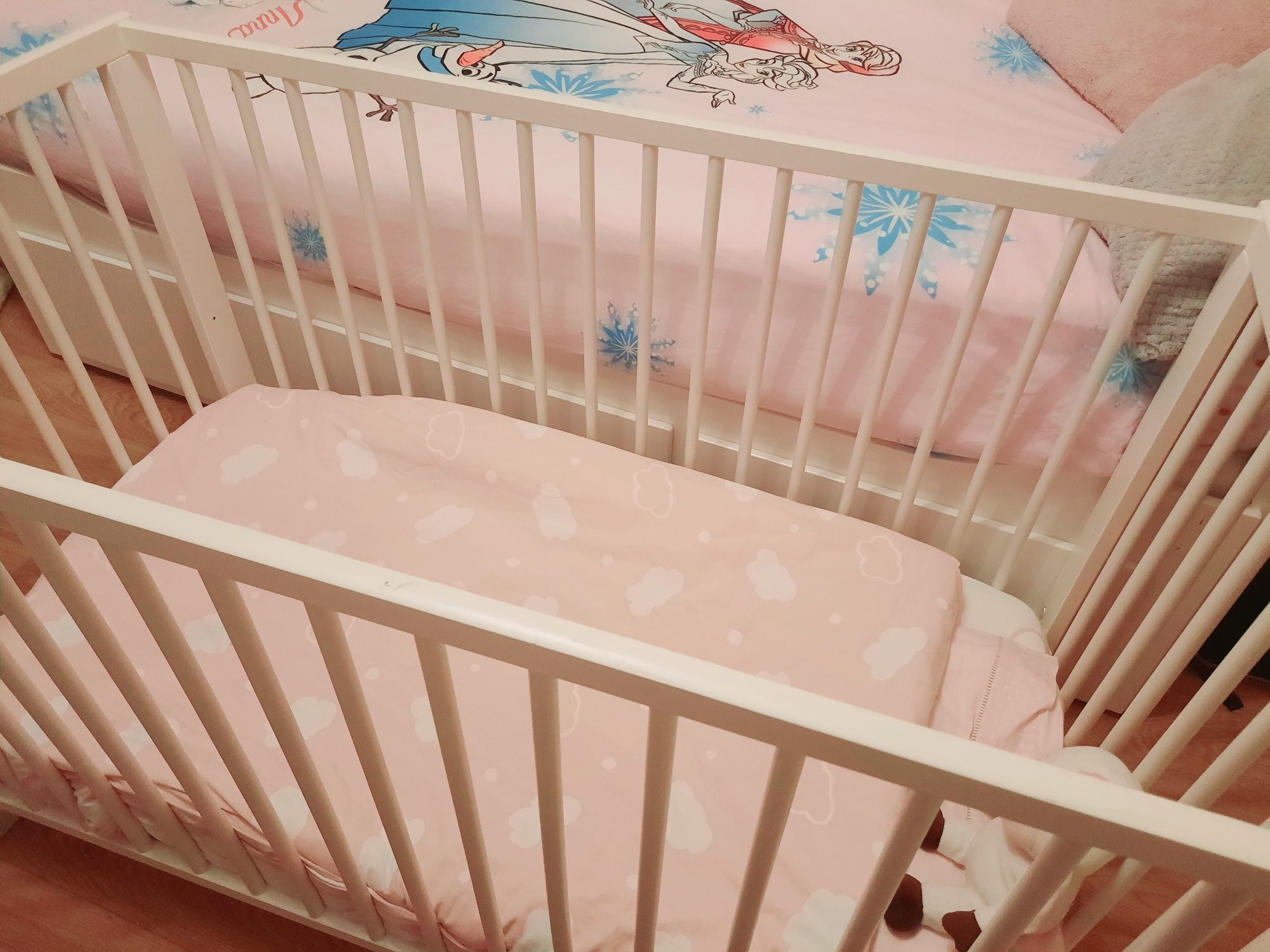 Berço branco para bebé com oferta saia conjunto de lençóis