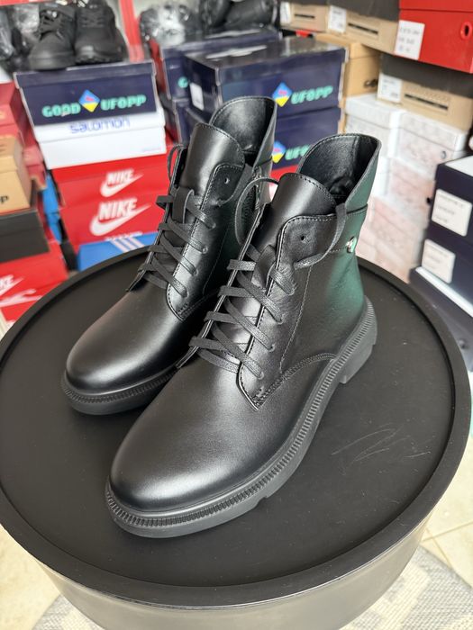 Зимові шкіряні черевики на шнурівці