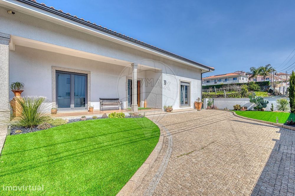 Moradia T4 para venda