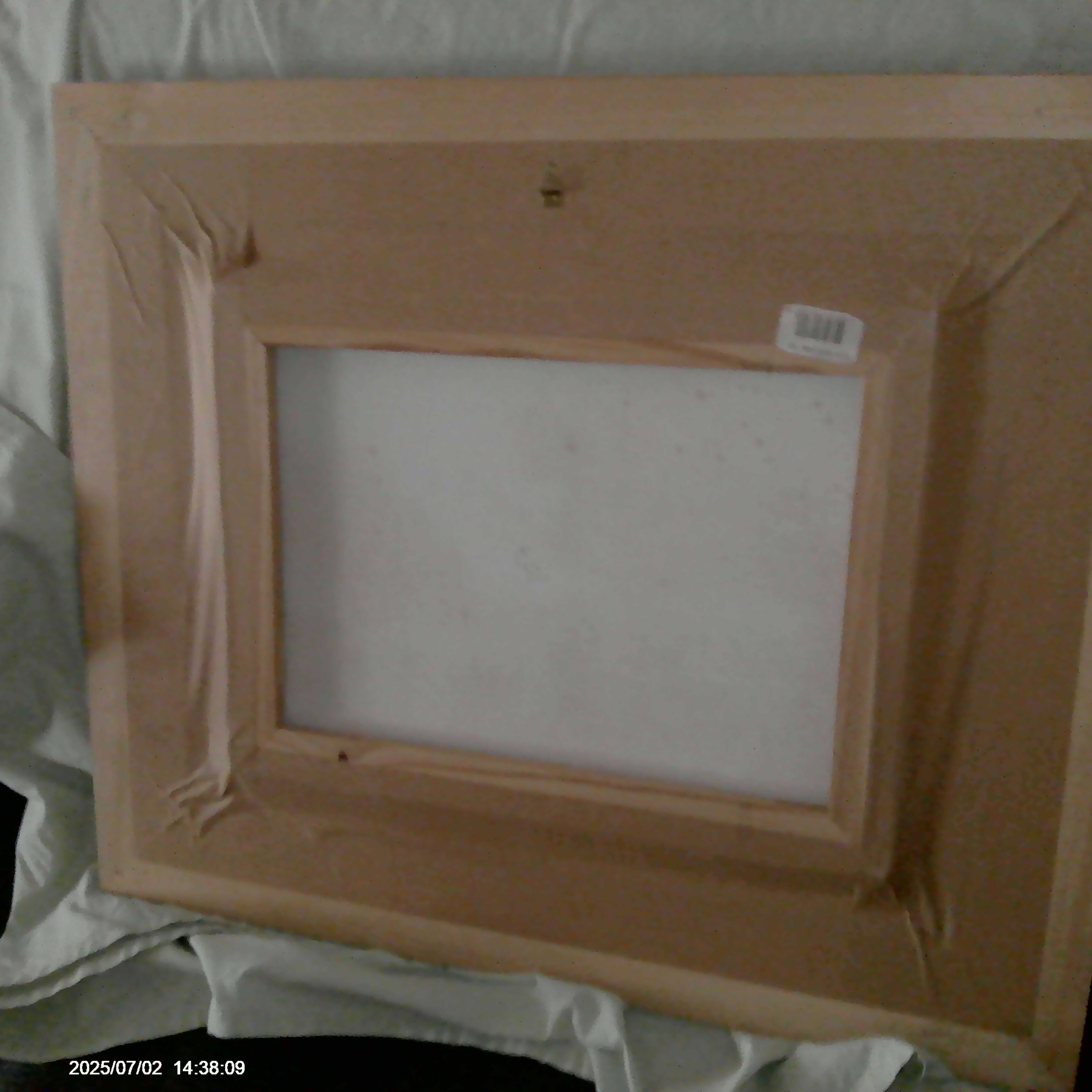 Quadro com moldura dourada