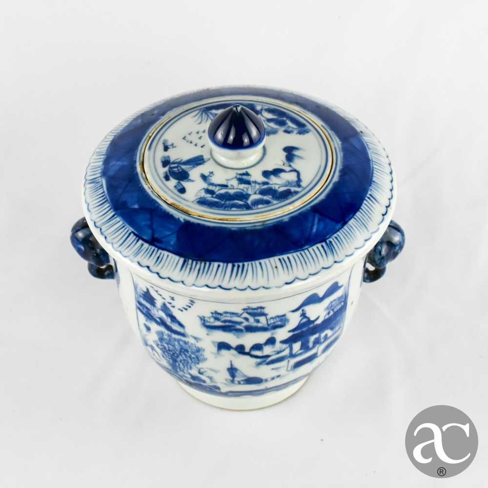 Terrina redonda China Qianlong, séc. XVIII, pegas em forma de elefante