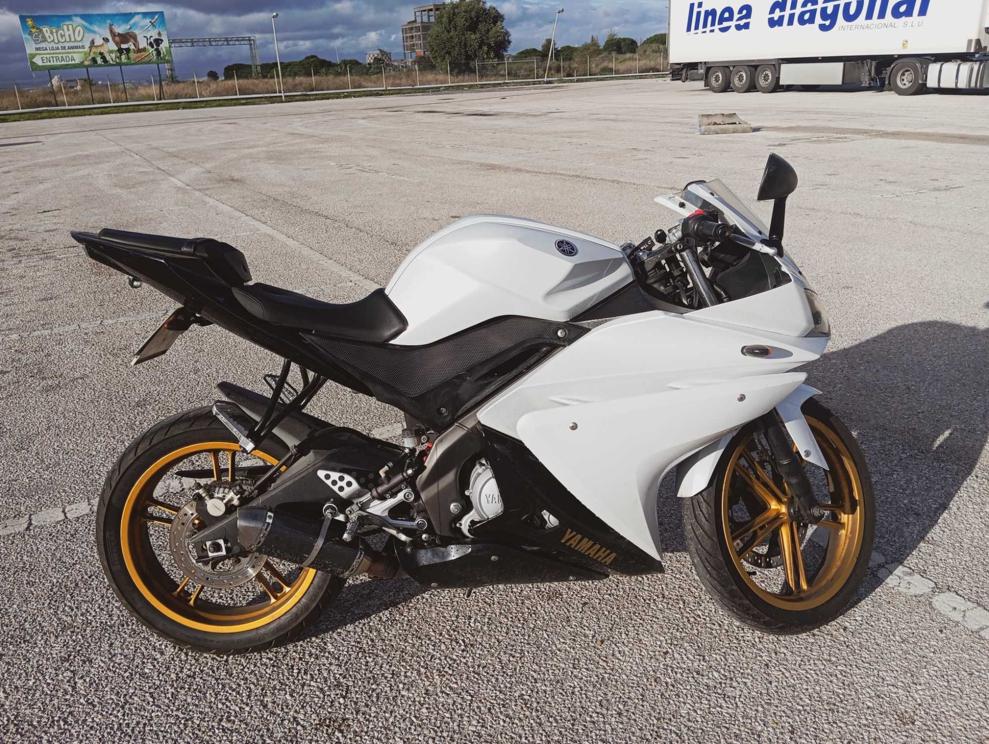 Yamaha YZF R125 White Version