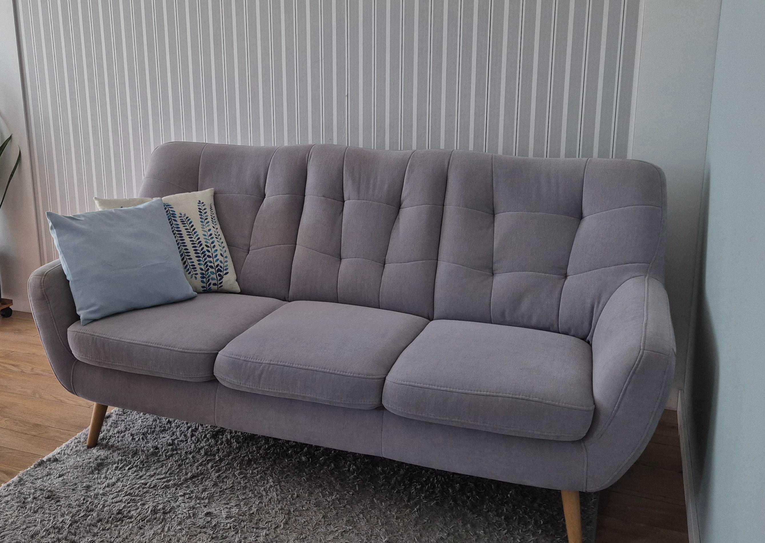 SOFA  SCANDI na nóżkach.