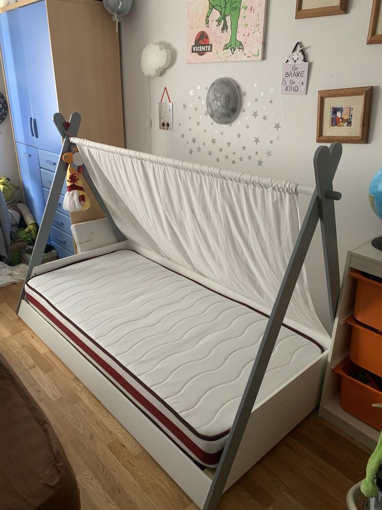 Cama de crianca em formato de tenda de indio
