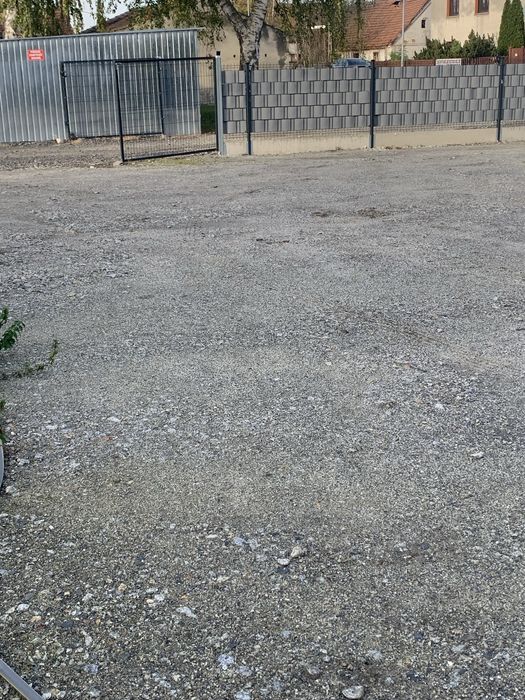 Do wynajęcia ogrodzony plac z blaszanym garażem