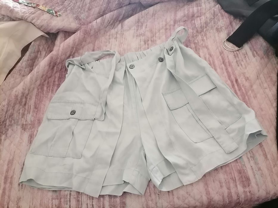 Calções da sala muito bonitos, fazem a frente de saia.