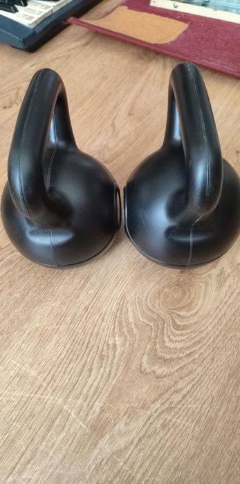 Dwa kettlebell do ćwiczeń 2x2 kg