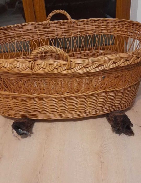 Kosz Mojżesza. Wiklinowa kołyska.