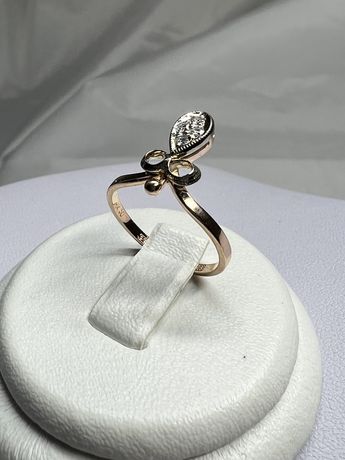 Золотое советское кольцо с бриллиантами