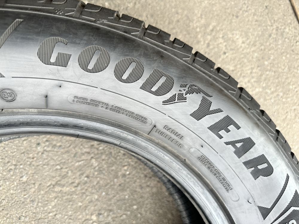 Шини 225 65 17 102T Goodyear UltraGrip Ice SUV комплект