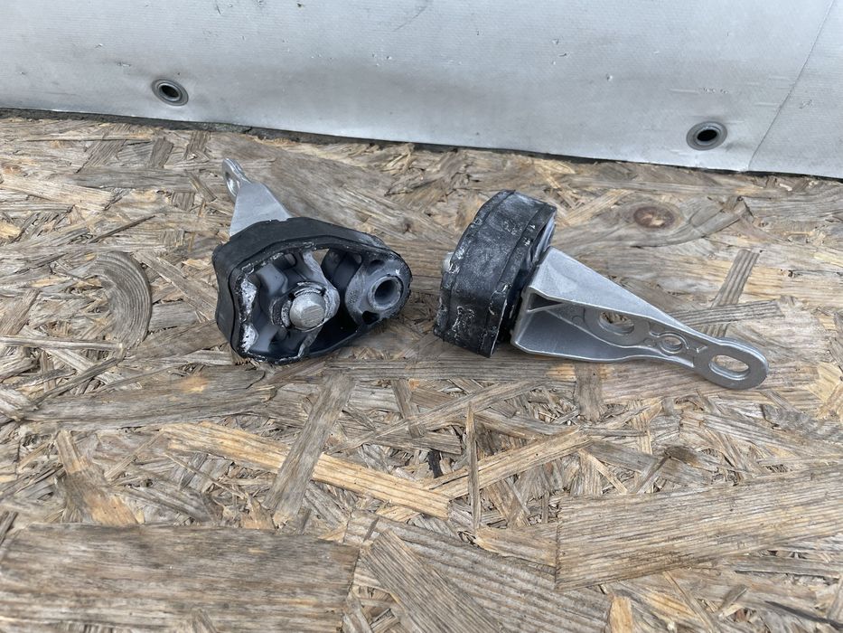 Кронштейн кріплення вихлопної труби Audi Q5 8R резинка вихлопної ауді