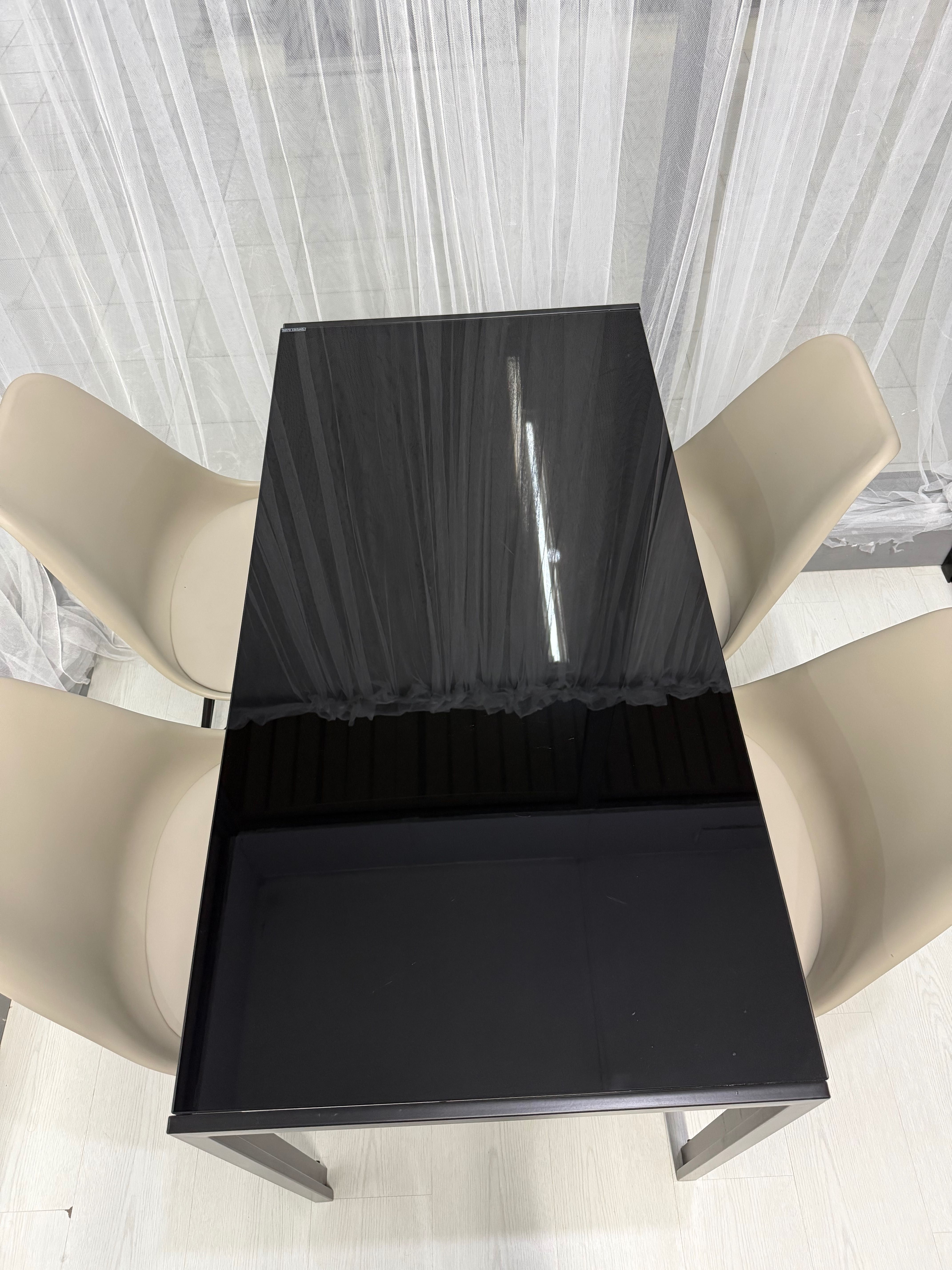 MESA PRETA DE VIDRO + 4 Cadeiras