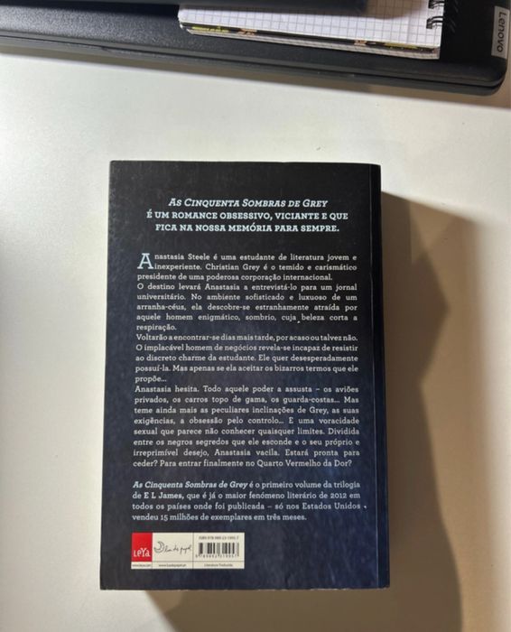 livro “As cinquenta sombras de grey”