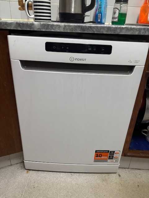 Vendo Máquina de Lavar Loiça INDESIT I0F D641A