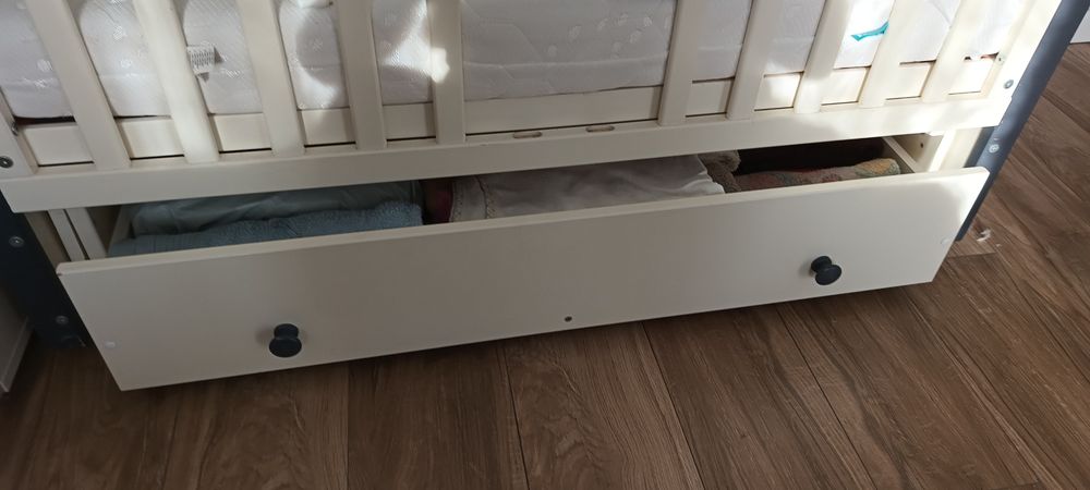 Łóżko dziecięce z opcją bujania, materac gratis