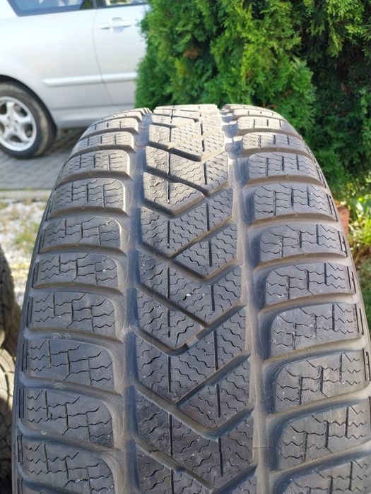 Opony Zimowe Pirelli 225/50R17 98H