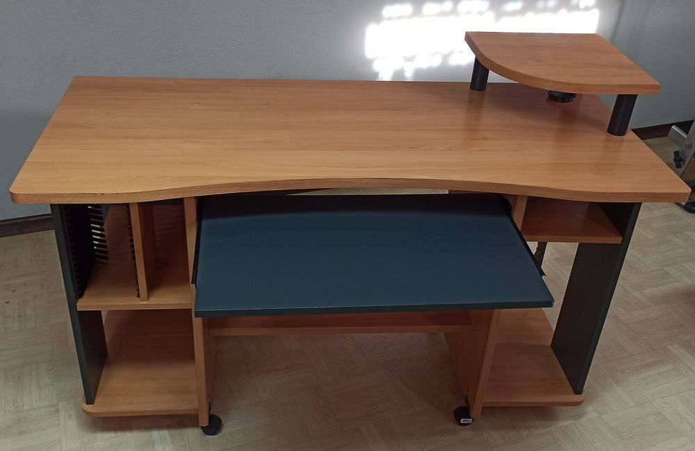 Mesa para computador e impressora