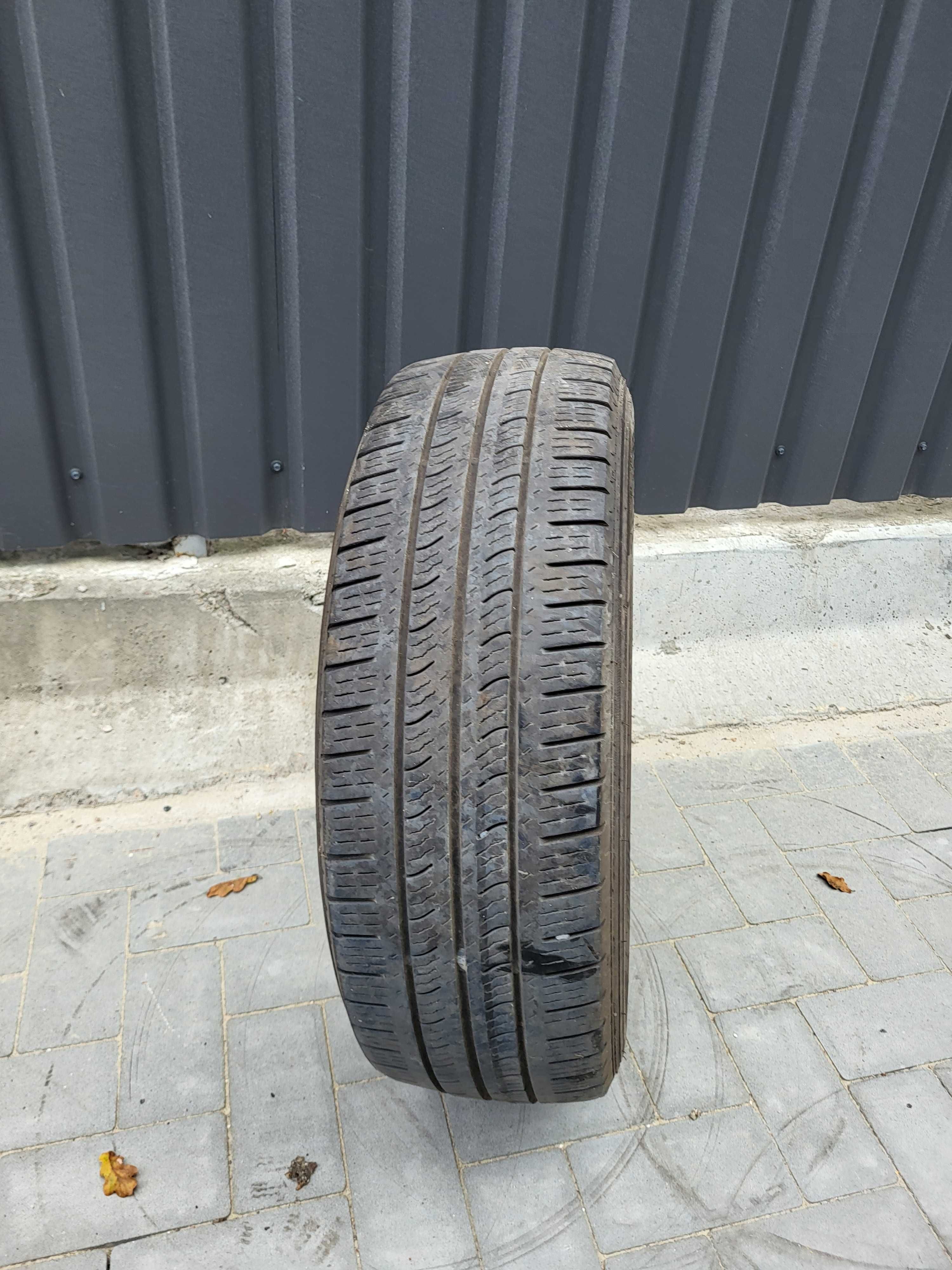 Продам шину Pirelli Carrier 215\65\16c