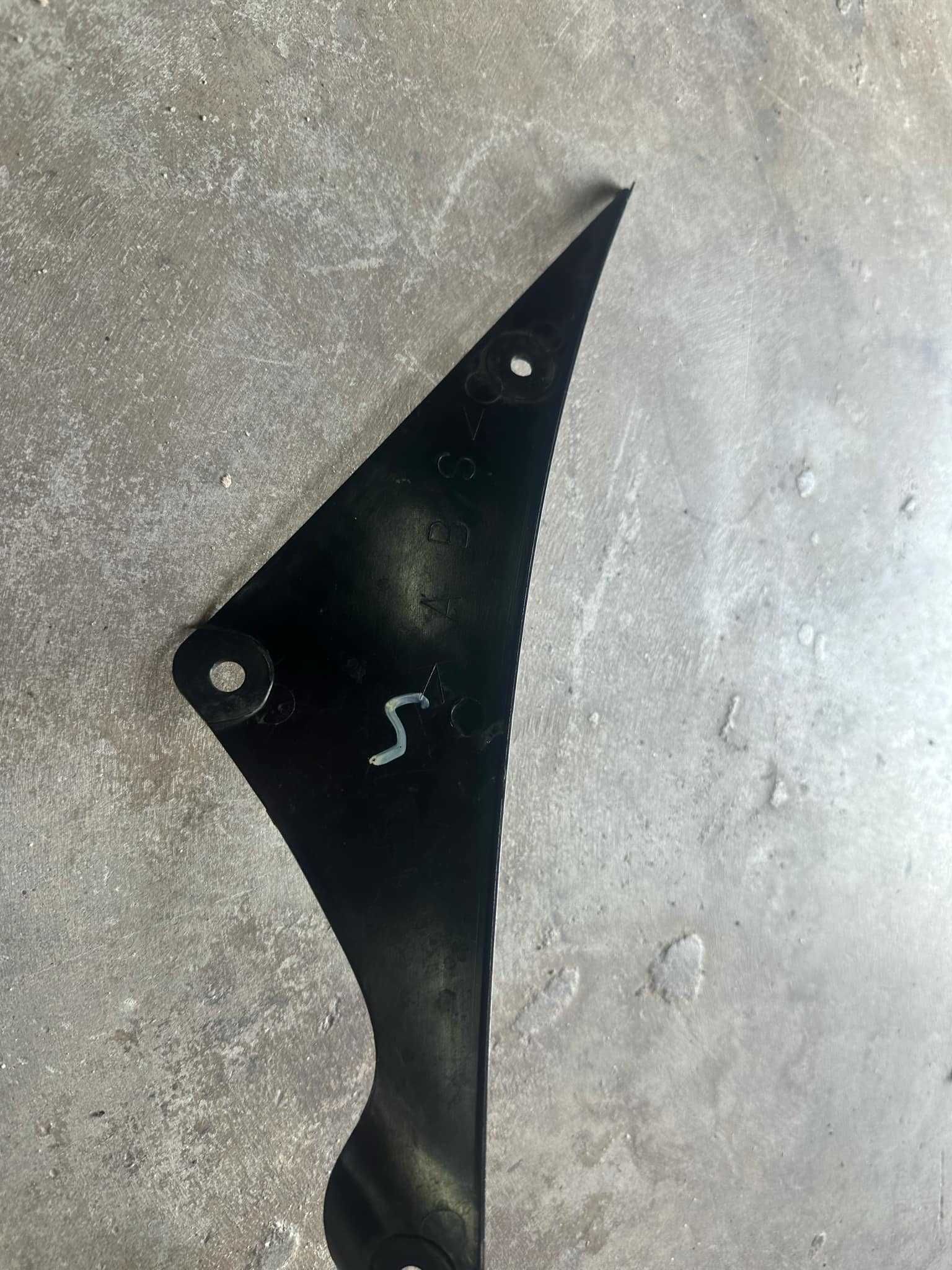 Wypełnienie Czaszy Owiewki Boczka LEWE Yamaha R6 RJ05 RJ09 5SL 03-05