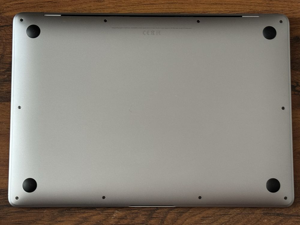 Macbook Air 2020r procesor i5,  8/512GB, bateria tylko 192 cykle