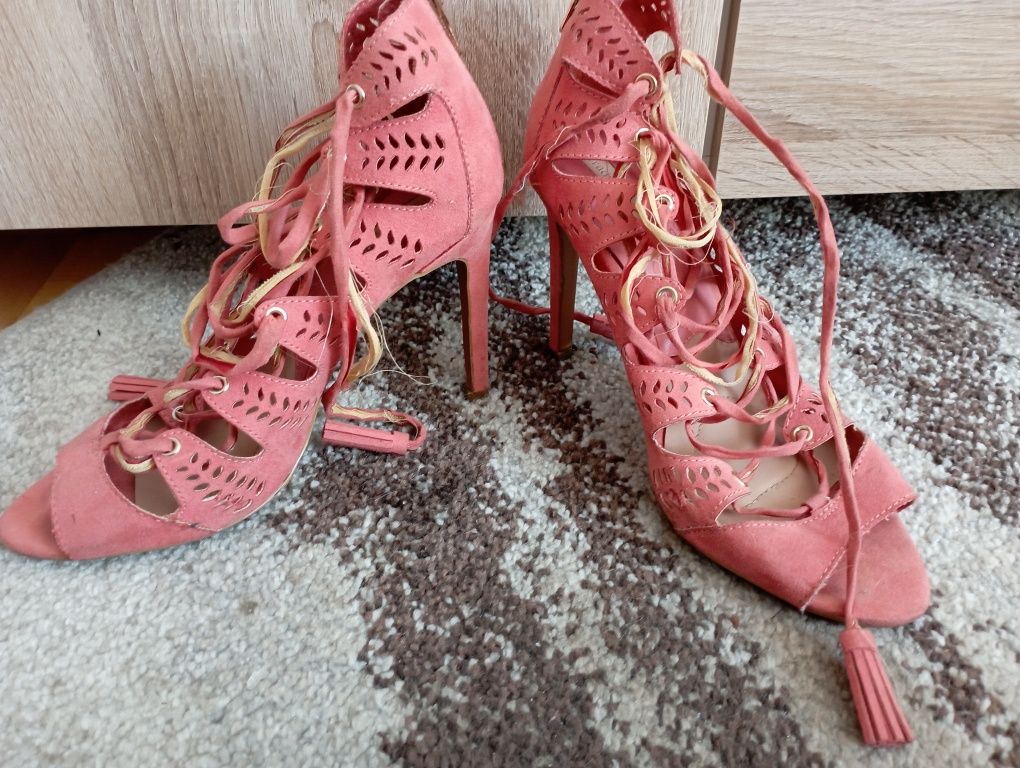 Stradivarius damskie sandały malinowe rozmiar 37