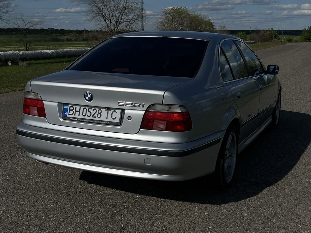 BMW e39 528i