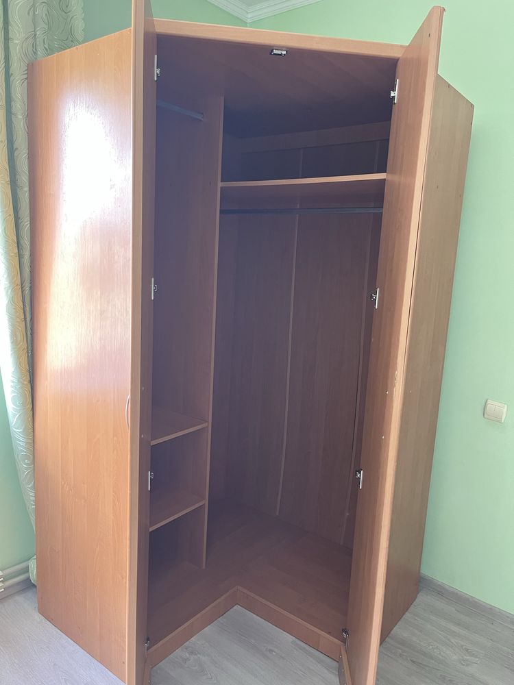 Шафа кутова у ідеальному стані. 208