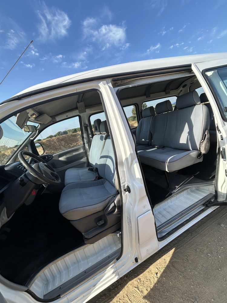 Mitsubishi L400 - 9 lugares