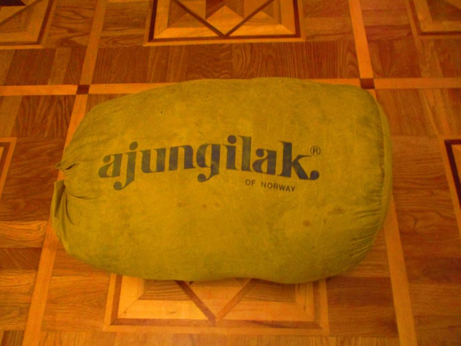 Спальний мішок зимовий Ajungilak Tyin  з чохлом для зберігання