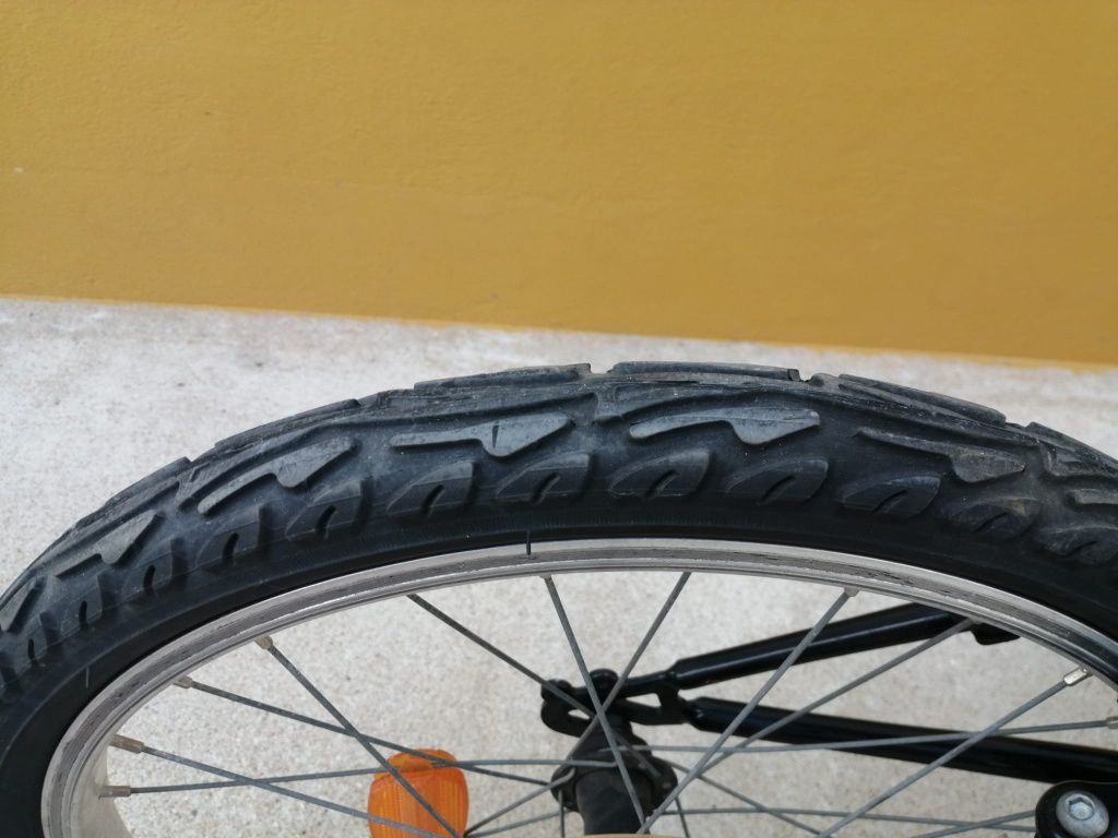 Bicicleta B-TWiN roda 20  para menina