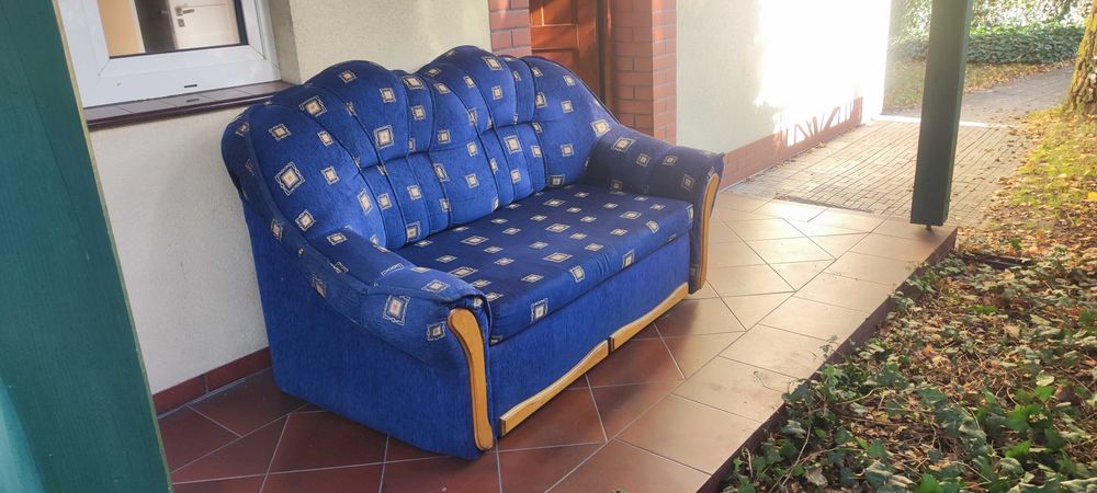 Sofa z funkcją spania i pojemnikiem
