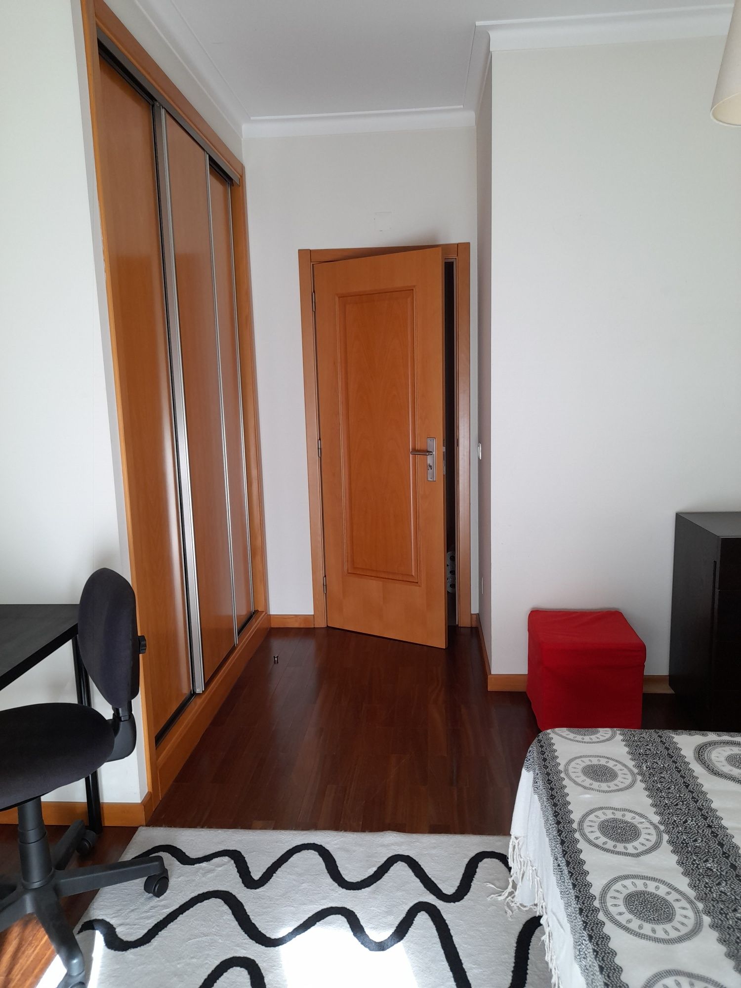 Quarto para arrendar - preferência a professoras