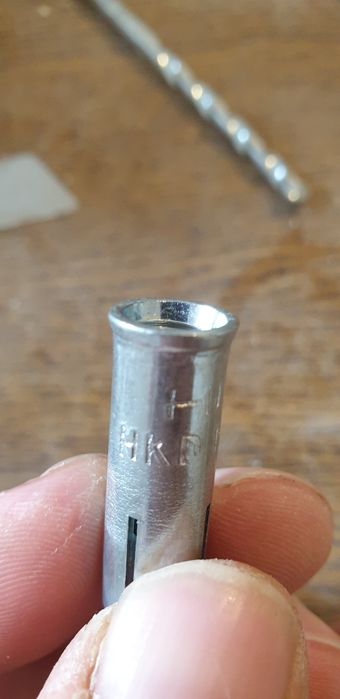 Dyble montażowe kołki rozporowe Hilti HKD