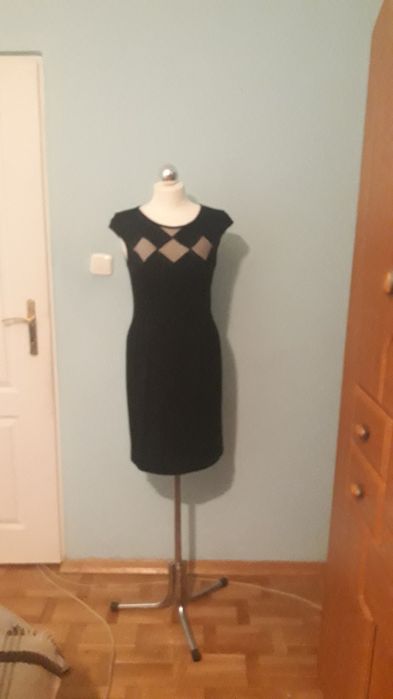 Sukienka mała, czarna z koronką nad biustem w  roz.M