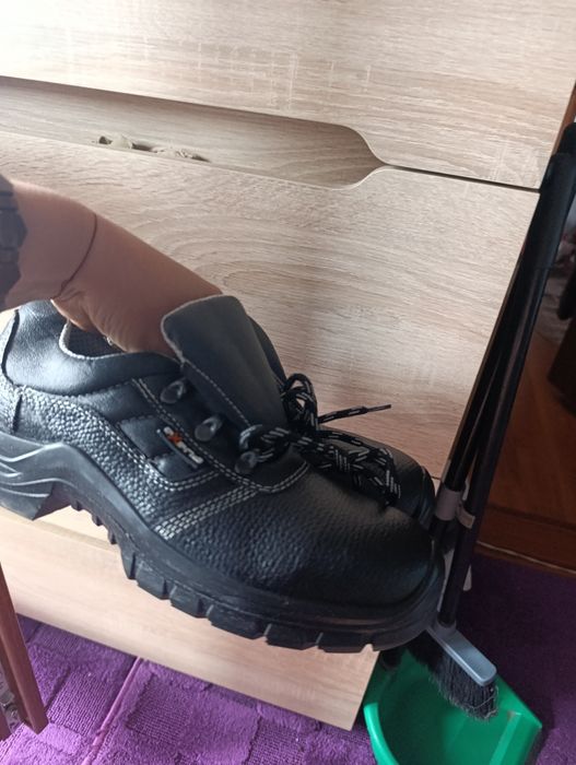 Рабочие полуботинки 40 размер , новые