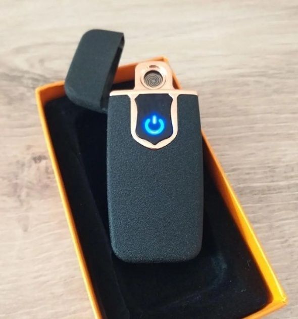 Удобная и стильная USB-зажигалка в классическом дизайне. Изделие изгот
