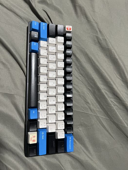 продам клавиатуру Razer huntsman mini 60%